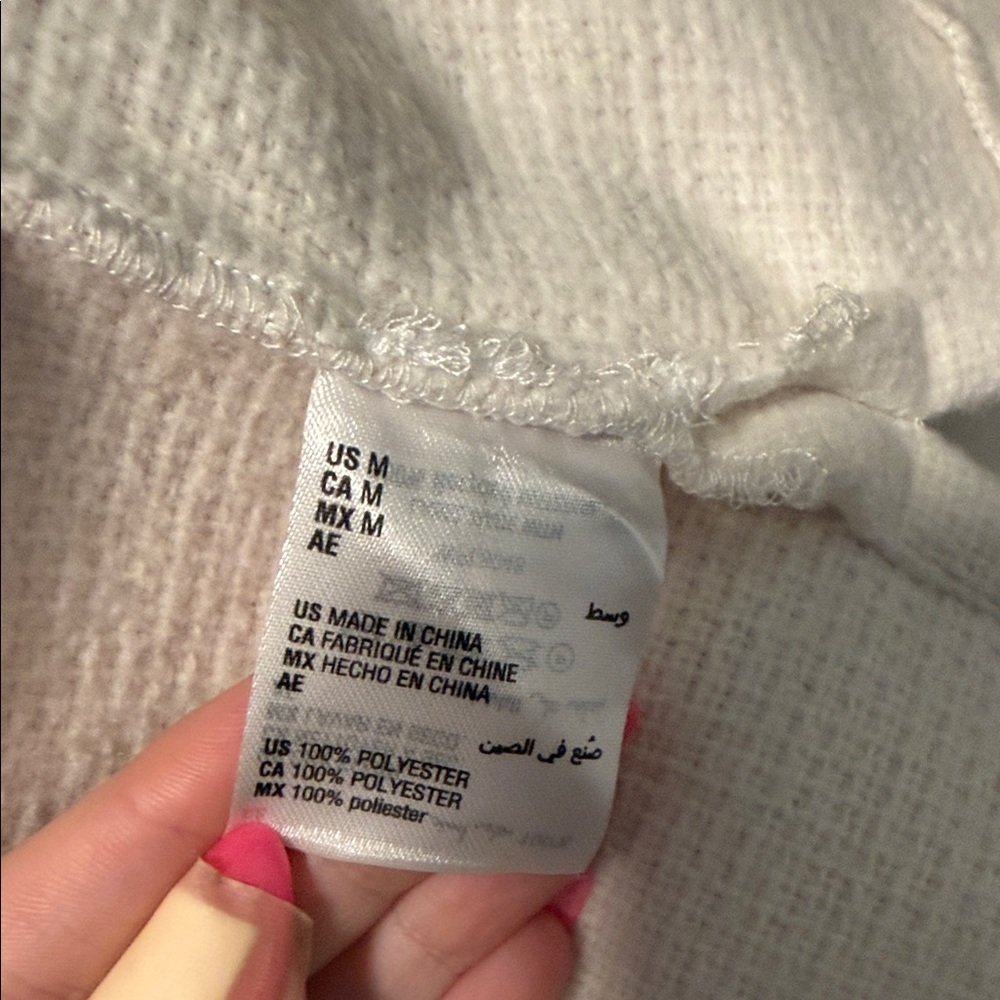 Cropped Women's Cream Button-Front Shacket - Picture 6 of 7